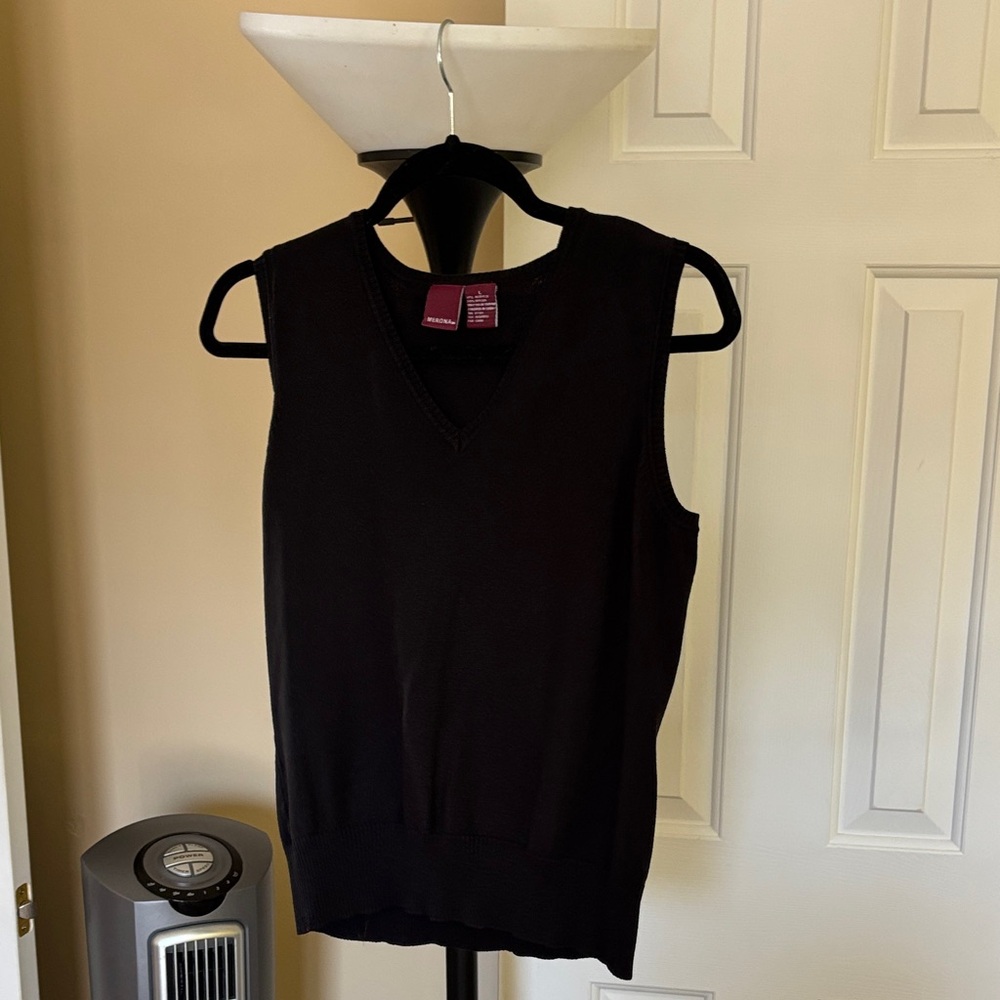 Black Sleeveless Women's Top